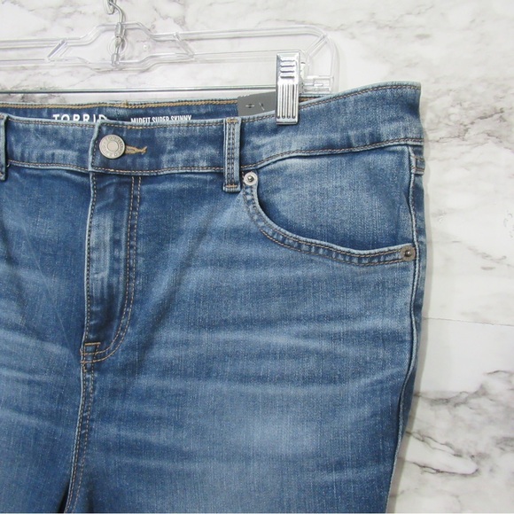 Torrid MidFit Super Skinny Super Soft High Rise Denim Jeans Size 18 Tall NWT - Picture 2 of 14